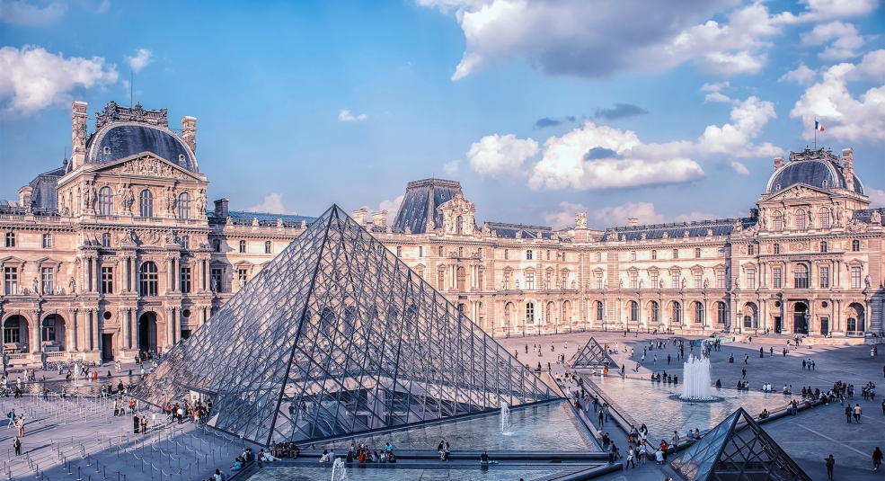 Pháp tạm đóng cửa bảo tàng Louvre