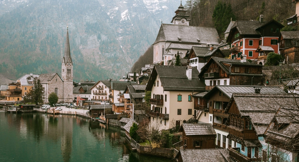 Ngôi làng đẹp nhất nước Áo hóa 'làng ma'