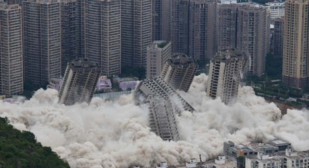 Khi 15 tòa nhà Trung Quốc đồng thời bị đổ sập