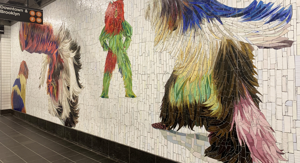 Vũ điệu khắc trên kính nhà ga New York
