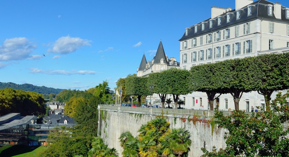 Tham quan thành phố Pau tại Pháp, nơi Quang Hải sẽ đến