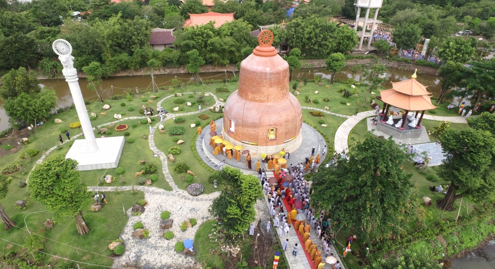 Đi thăm Ấn Độ thu nhỏ bên trong một thiền viện ở Tiền Giang