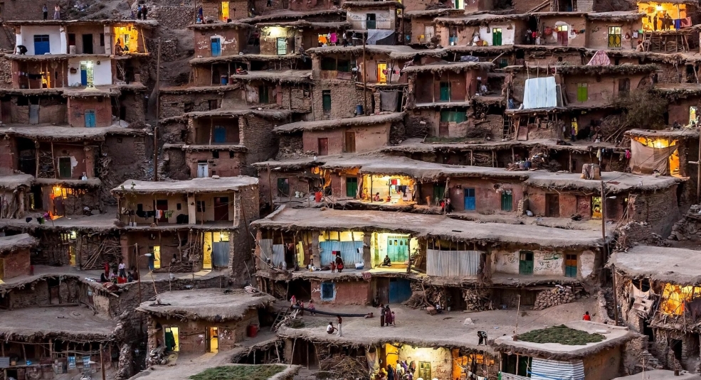 Ngôi làng kì lạ ở Iran nơi mái nhà là đường đi