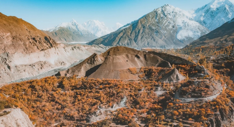 Bức tranh mùa Thu Pakistan qua ống kính travel blogger Hoàng Lê Giang