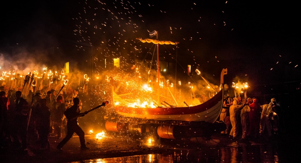 Đón năm mới theo phong cách Viking với lễ hội lửa Up Helly Aa