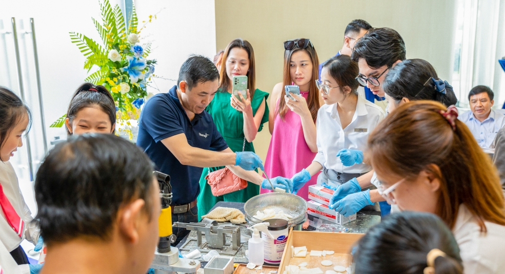 Radisson Blu Resort Phú Quốc tái khởi động dự án 'Xà phòng hy vọng' hỗ trợ cộng đồng địa phương