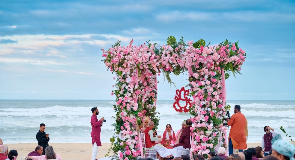 Đám cưới Ấn Độ đầu tiên ngập sắc hồng tại Danang Marriott Resort & Spa