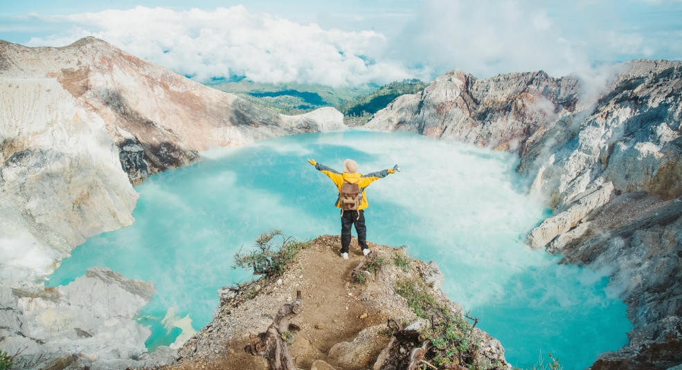 Trekking chinh phục nàng tiên phẫn nộ Bromo và săn ngọn lửa xanh ở hồ axit Ijen