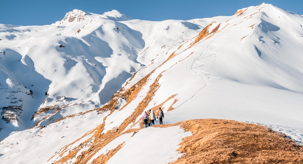 Trekking trên những đồi tuyết bao la ở Kuari Pass và Pangarchulla Peak