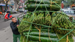Nhộn nhịp chợ lá dong những ngày cận Tết