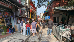 Tết, cafe đường tàu 'trở lại'