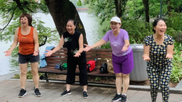 Yoga cười
