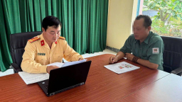 Chuyển làn không bật xi nhan trên cao tốc: Tài xế xe khách bị phạt 10 triệu đồng, trừ 4 điểm GPLX