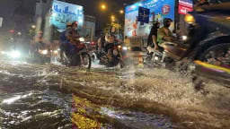 Ngập ở TP.HCM: Biết rồi, khổ lắm, nói mãi...