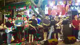 Lặng nghe phố hát