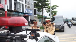 Hà Nội: Ghi hình xử lý xe limousine dừng đỗ, đón trả khách sai quy định