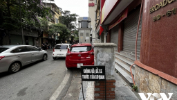 Gửi ô tô trên vỉa hè - cách nhanh nhất “kết liễu” giao thông đô thị