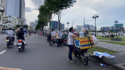 Bát nháo công viên Bạch Đằng về đêm