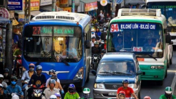Phát triển xe buýt, vì sao cứ mãi khó khăn?