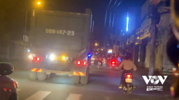 Video: 'Binh đoàn” xe ben chở quá tải, cơi nới đổ đất, xà bần không đúng quy định