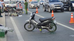 Va chạm giữa 2 xe máy trên cầu Nhật Tân, 1 người tử vong