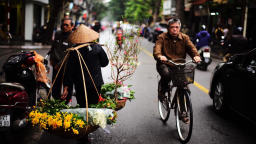 Gánh Xuân trên phố