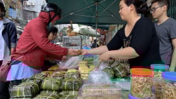 Người phố sắm Tết