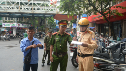 Phát hiện bãi xe tự phát 'chặt chém' dịp trung thu thì làm gì?