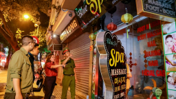 Tuần tra đêm phòng cháy trên phố cổ Hà Nội