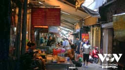 Ngõ chợ Đồng Xuân: Không chỉ là ăn, mà là sống