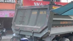Xe ben quá tải chạy trái phép trên đường Nguyễn Thị Nhuần, người dân bức xúc