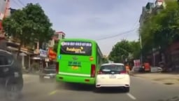 Xe buýt vượt ẩu, tài xế bị phạt 5 triệu đồng, trừ 2 điểm GPLX