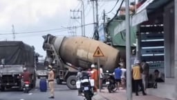 Xe bồn lao vào tiệm tóc, người phụ nữ may mắn thoát nạn