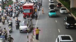 Phân làn cứng đường Phạm Văn Đồng: Vẫn còn vượt ẩu, lấn làn