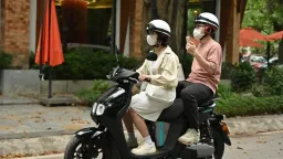 Cấm xe máy chạy xăng sẽ giúp thị trường xe điện tăng trưởng?