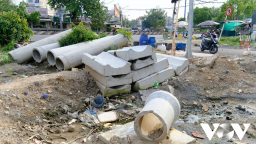 Dự án kênh Tham Lương: Ngổn ngang chờ vật liệu
