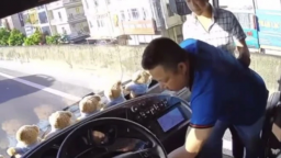 Khởi tố vụ án, tạm giữ hình sự người rút chìa khoá xe khách rồi bỏ đi ở Vành đai 3 trên cao