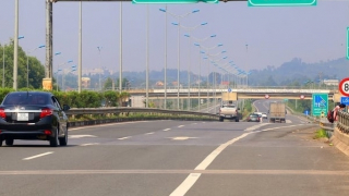 Cần thiết mở rộng cao tốc Yên Bái - Lào Cai lên 4 làn xe