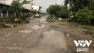 Điệp khúc đường hư hỏng sau mưa lũ