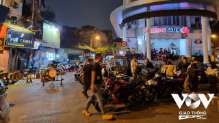 Hà Nội: Nhiều tuyến phố quận Hoàn Kiếm vẫn bị bãi xe lậu bủa vây