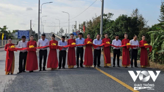 Hậu Giang thông xe đường ô tô về trung tâm xã Phú Hữu và Phú Tân