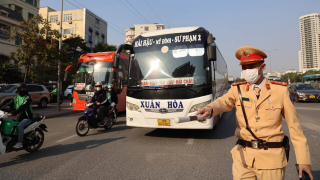 Lực lượng chức năng làm hết việc chứ không hết giờ