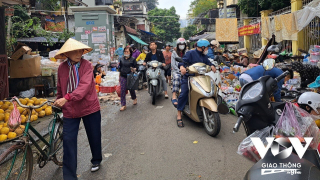 Đi chợ sắm Tết, chớ gây mất an toàn giao thông