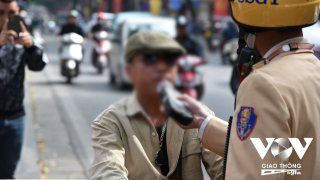 Lấy cớ uống rượu thuốc nhưng vẫn không 'né' được phạt cồn