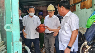 Bí thư Thành ủy TP.HCM thăm hỏi gia đình nạn nhân vụ cháy khiến 4 người chết