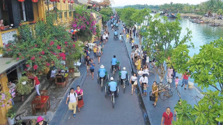 Vẫn 'tiện đâu xả rác đấy' tại nhiều điểm du xuân