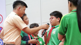 Để cổng trường thành khu vực an toàn cho học sinh