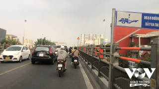 Làm gì để xóa “điểm đen” TNGT trên cầu vượt Hoàng Hoa Thám?