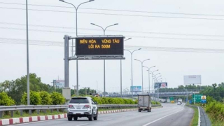 Thiếu thông tin, lái xe “dò dẫm” trên cao tốc