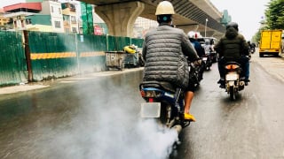 Ô nhiễm từ khí thải xe máy, giải pháp vẫn... loay hoay